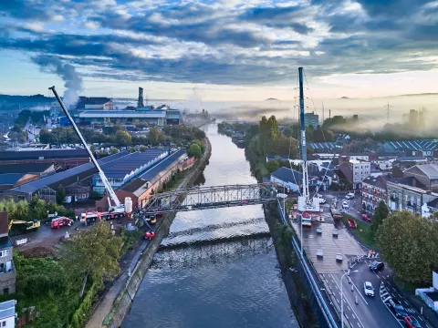 Démolition d'une passerelle cyclo-piétonne de 75 tonnes 