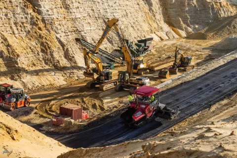 Nous terminons la création d'une voirie dans une sablière en 2 jours